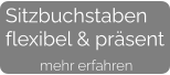 BVMW Logohocker steht vor einem Büro