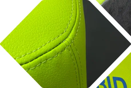 Detailaufnahme einer Ledernaht eines Würfelhockers