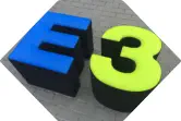 Elemente E und 3 als Sitzhocker stehen im Freien