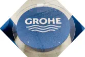 runder Tisch aus Kunstleder mit aufgesticktem Grohe Logo und Tischplatte