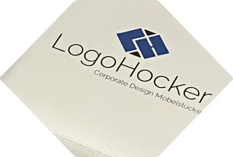 LogoHocker Logo auf weißem Sitzhocker Element gedruckt