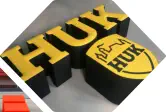 Sitzhocker aln Form des HUK Coburg Logos