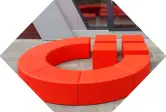 rotes BVMW Logo als Sitzgruppe