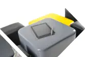lackierter Beistelltisch Würfel mit Tablet und Stift