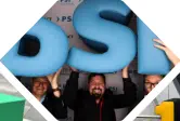 3 Menschen halten die PSI Buchstaben in die Kamera