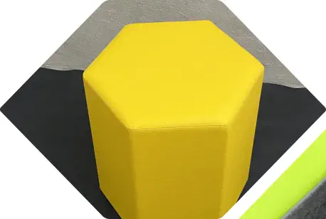 gelber Sechseckhocker mit Kunstlederbezug