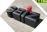 Buchstaben bilden das Wort Seiz zum darauf Sitzen