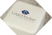 aufgedrucktes Logo auf weißem Hocker Element